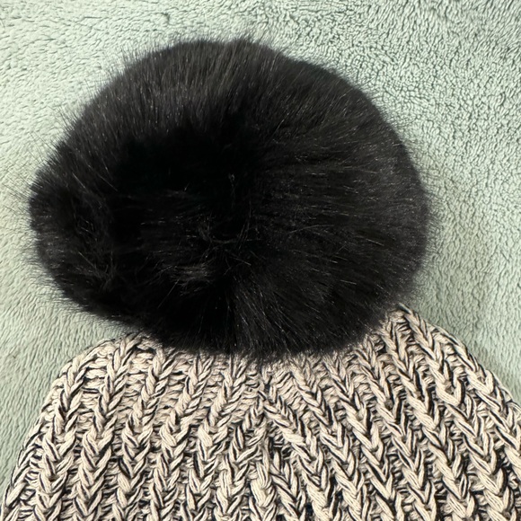 Peanuts x Love Your Melon Woodstock Gray/Black Pom Beanie - Picture 4 of 9